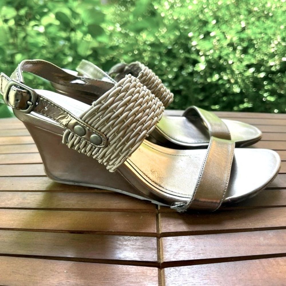 Kenneth Cole Reaction Pewter Heels Size 7.5 women